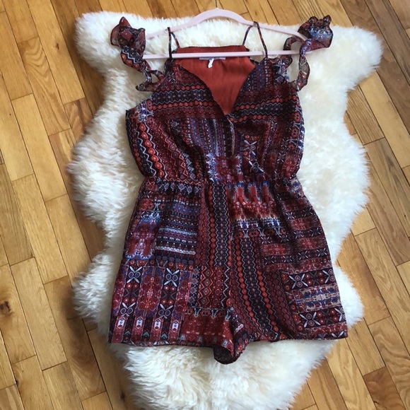 BCBG GENERATION cold shoulder tapestry printed romper. Size S. In rusty coral. - Picture 10 of 15